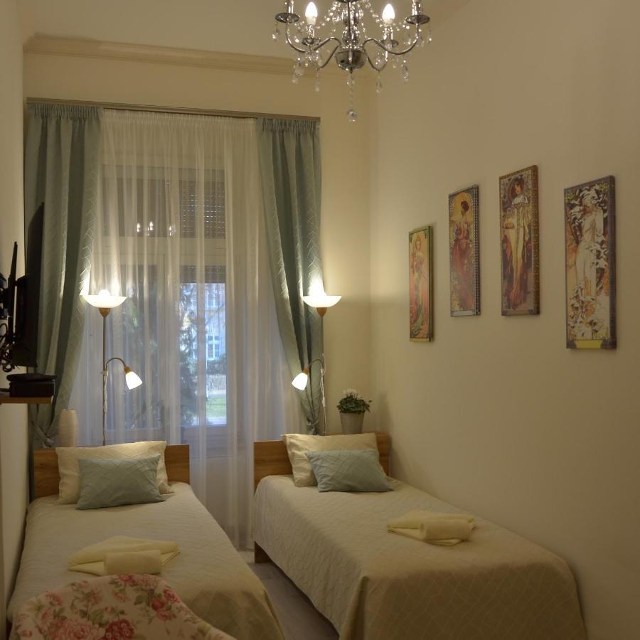 Elegant Apartman Eger Eksteriør bilde