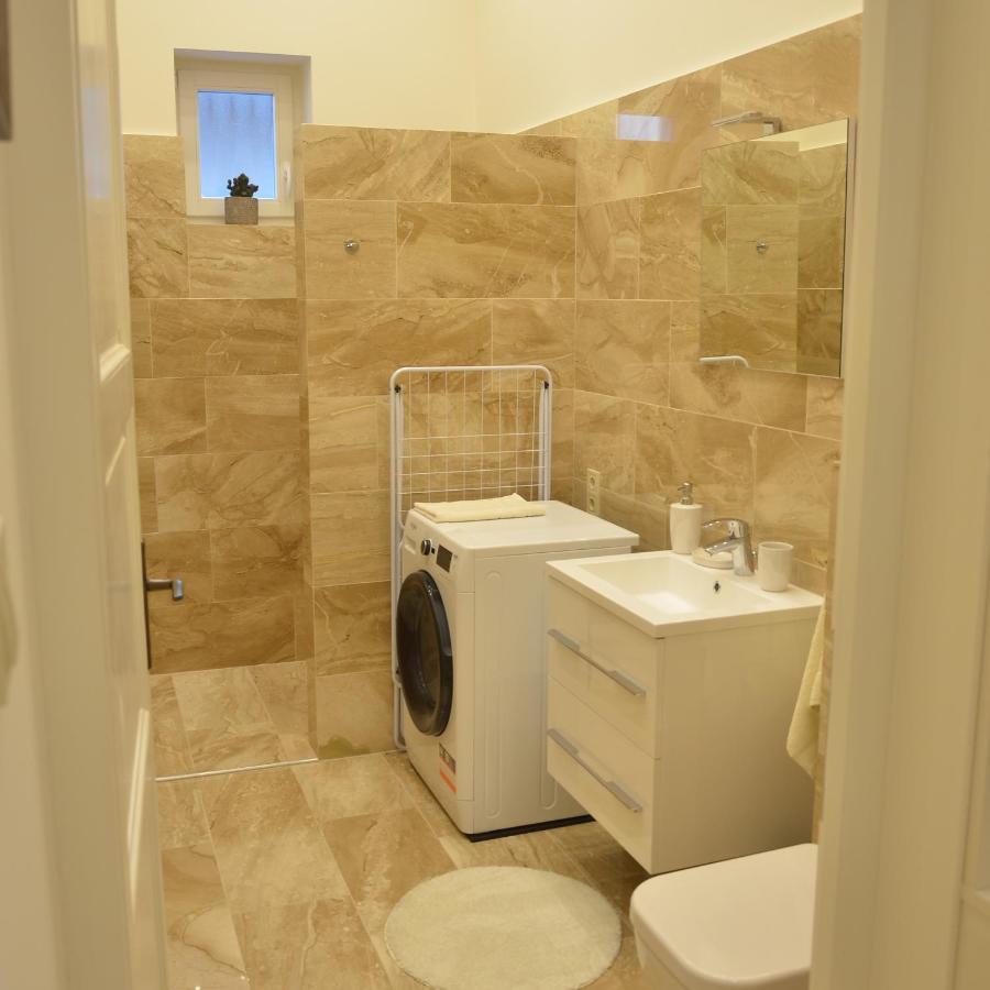 Elegant Apartman Eger Eksteriør bilde